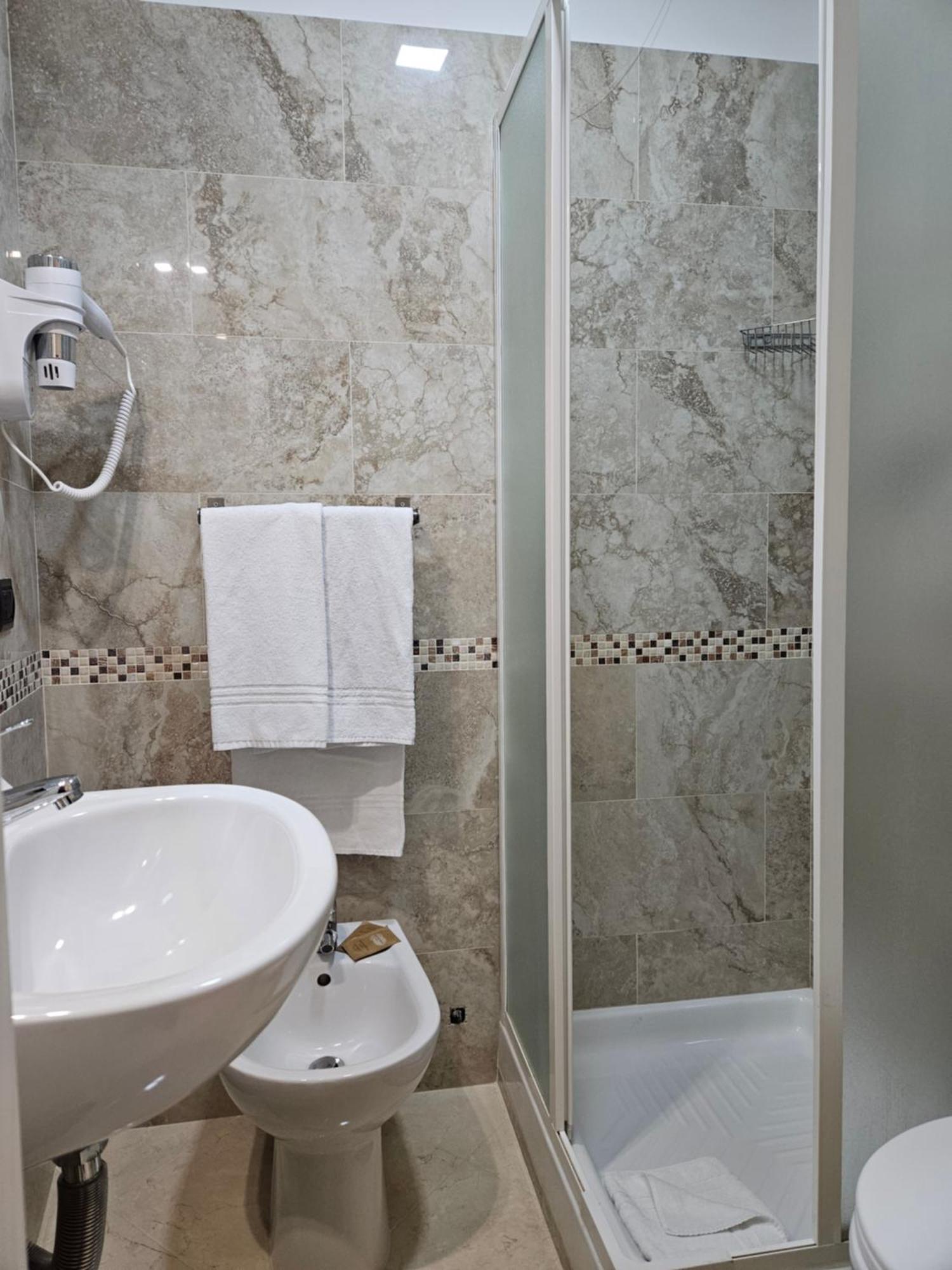 Affittacamere Tiche Rom Exterior foto